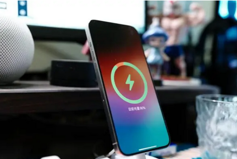 东乌珠穆沁苹果15换屏服务分享用什么充电器给iPhone15充电更好 