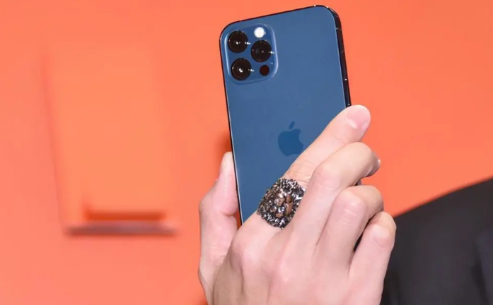东乌珠穆沁苹果手机维修分享iPhone12系列重启方法教程 